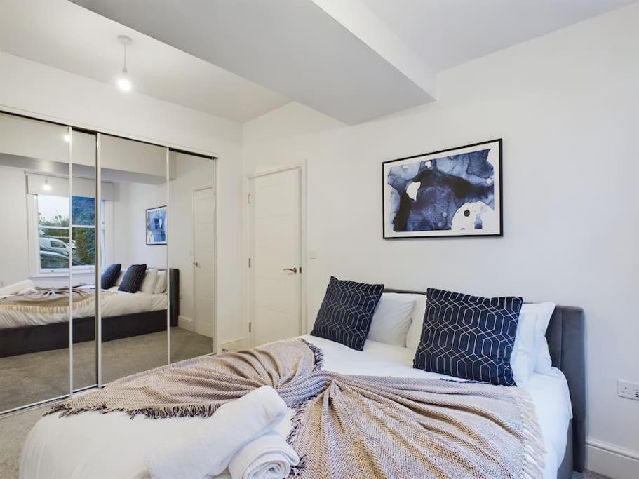 The Grove King Bed Wi-Fi Ev Charger Lägenhet Cheltenham Exteriör bild