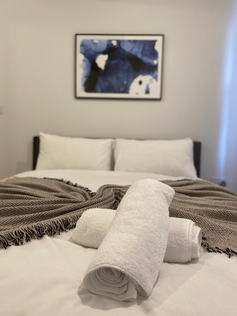 The Grove King Bed Wi-Fi Ev Charger Lägenhet Cheltenham Exteriör bild
